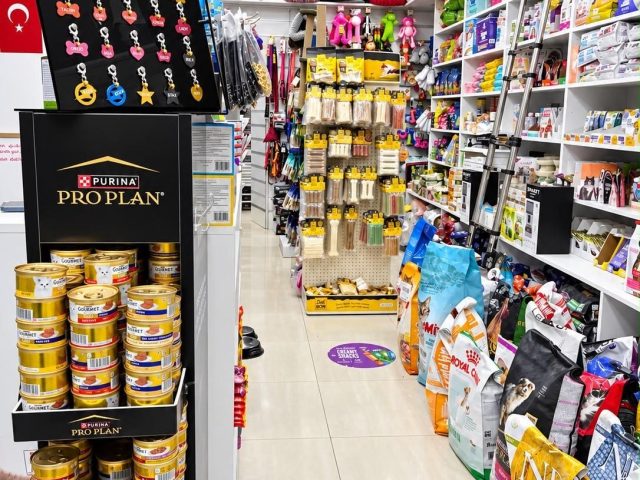PetOver Petshop Esatpaşa mağaza içi reyonlar